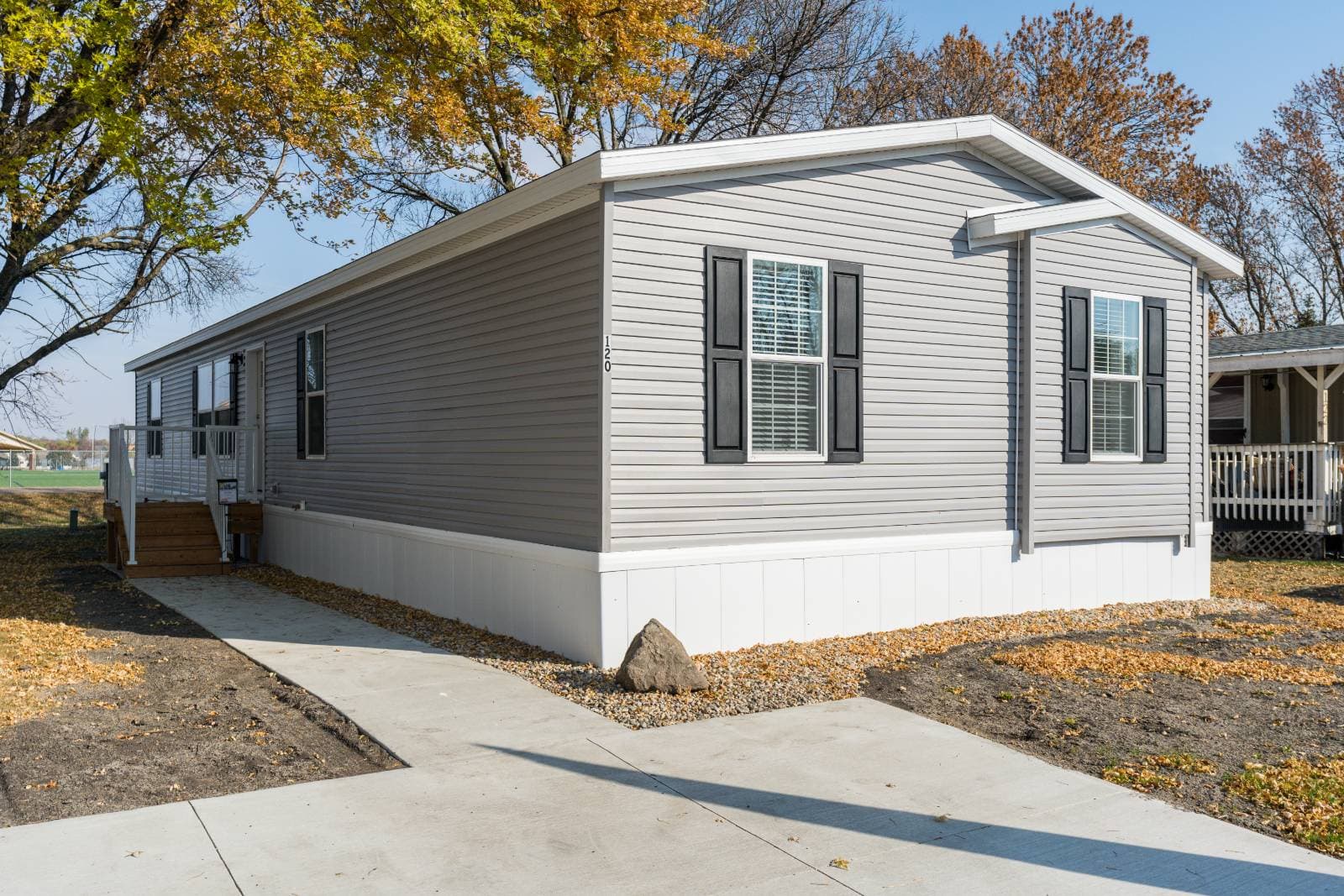 Welcome Home to 120 Kingsway Dr