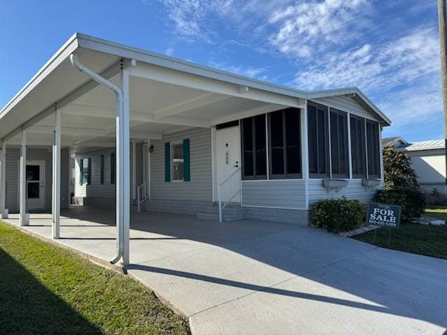 Manufactured home in Frostproof, FL 33843