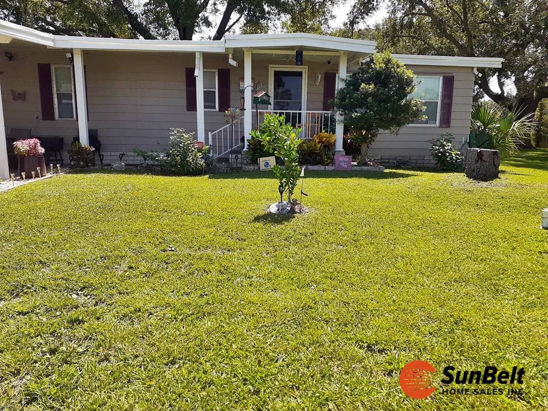 Manufactured home in Ocala, FL 34472