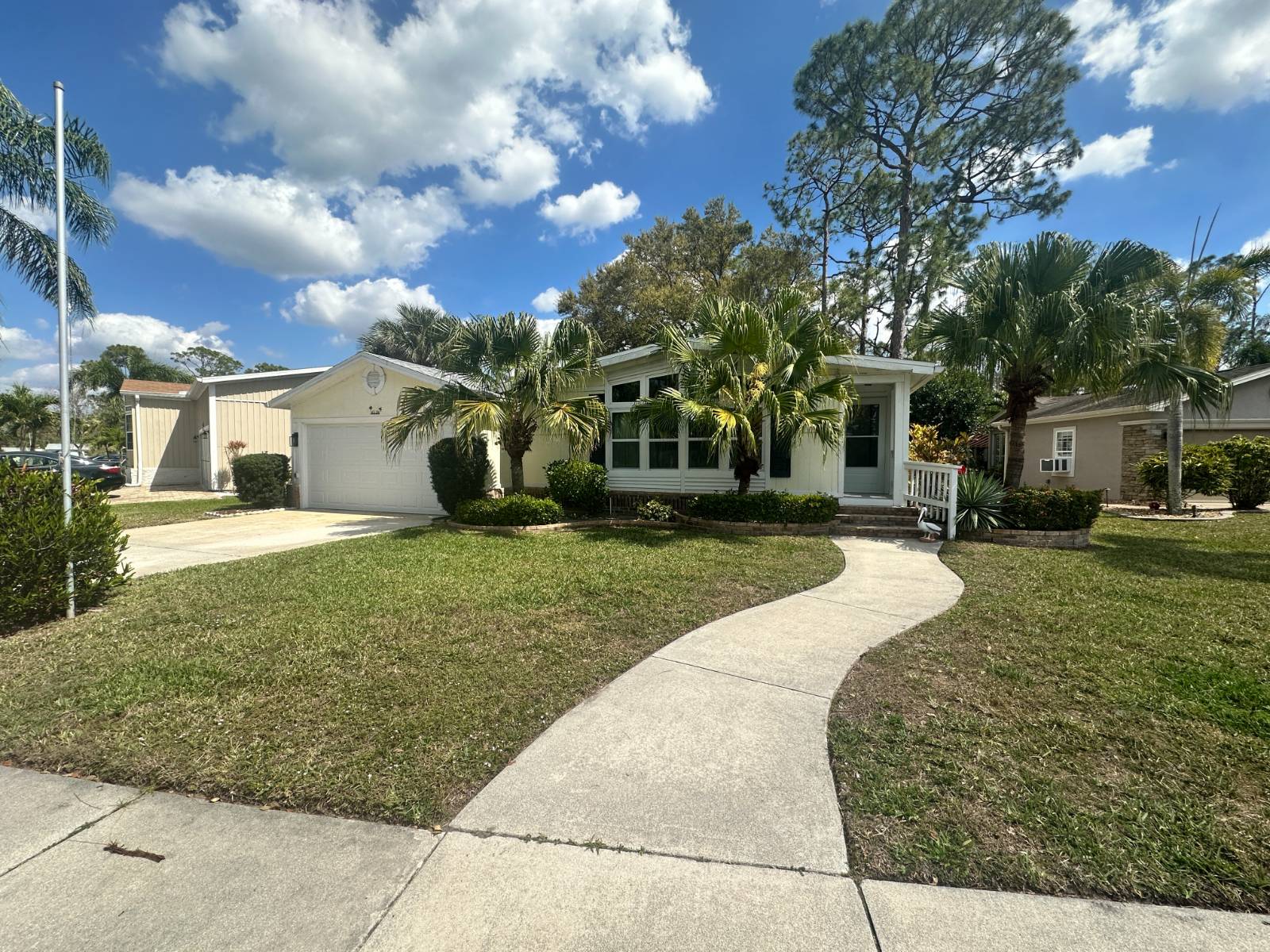 Manufactured home in NORTH FT MYERS, FL 33903