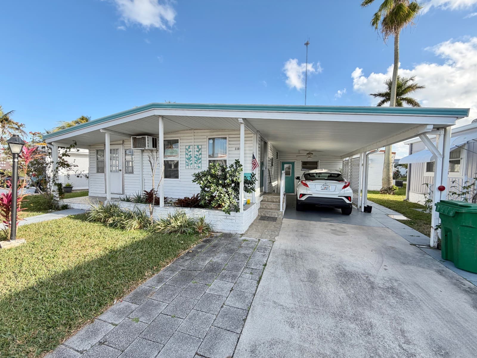 Manufactured home in Hollywood, FL 33021