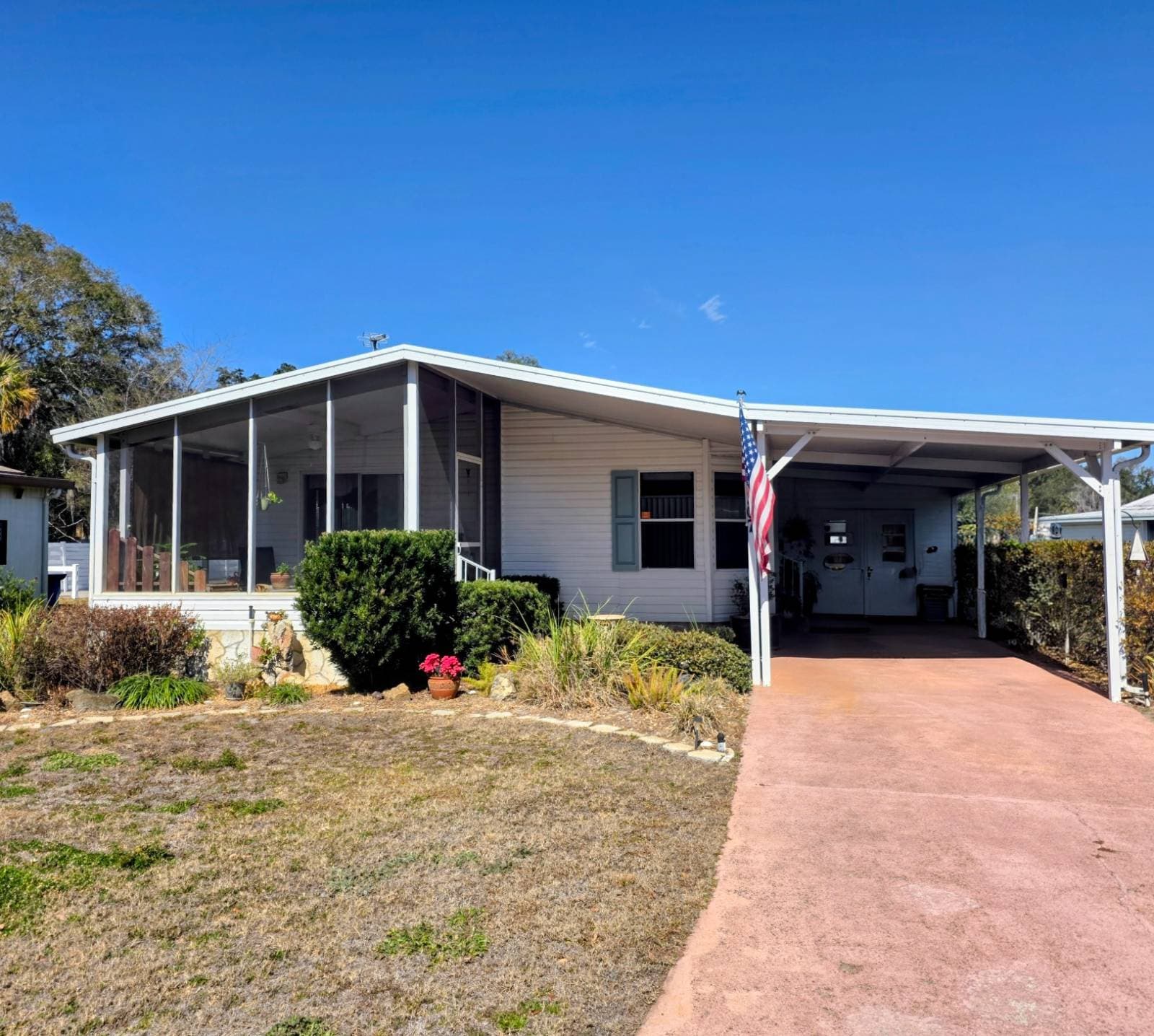 Manufactured home in Wildwood, FL 34785