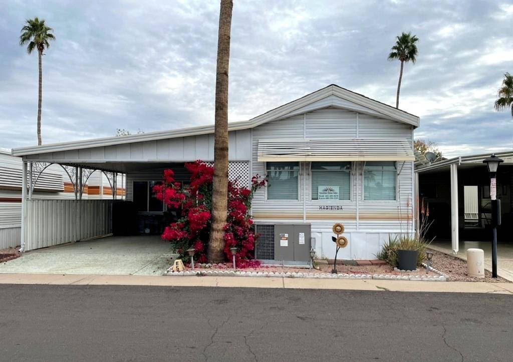 Manufactured home in Mesa, AZ 85205