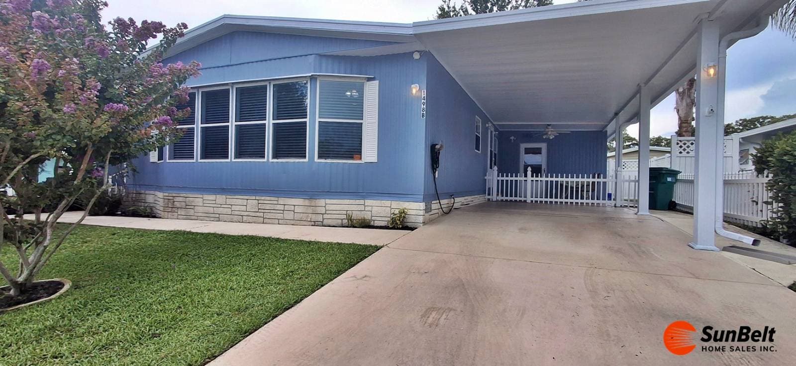 Manufactured home in Ocala, FL 34472