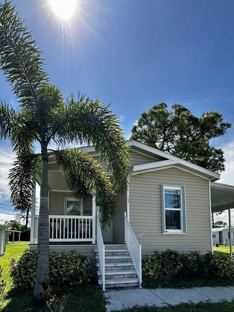 Manufactured home in Fort Pierce, FL 34946