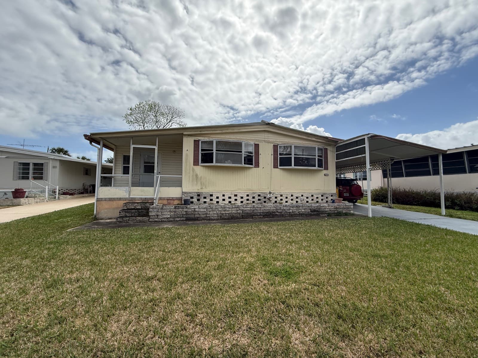 Manufactured home in Daytona Beach, FL 32119