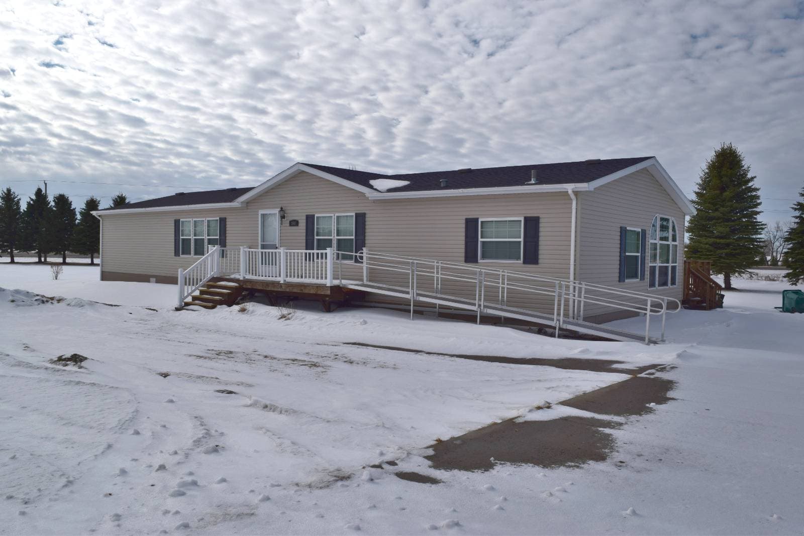 Manufactured home in Leeds, ND 58346
