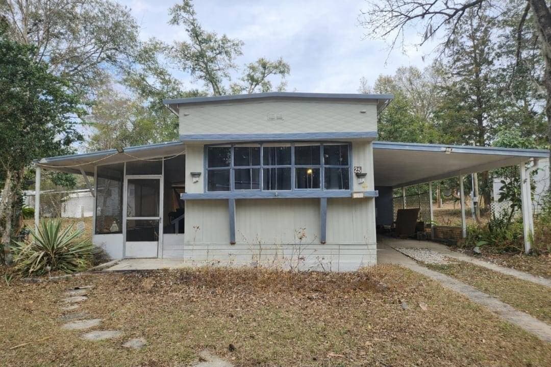 Manufactured home in De Leon Springs, FL 32130