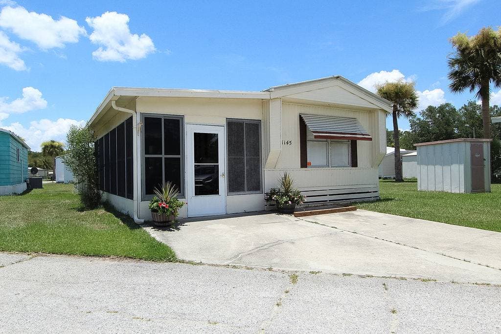 Manufactured home in Eustis, FL 32726