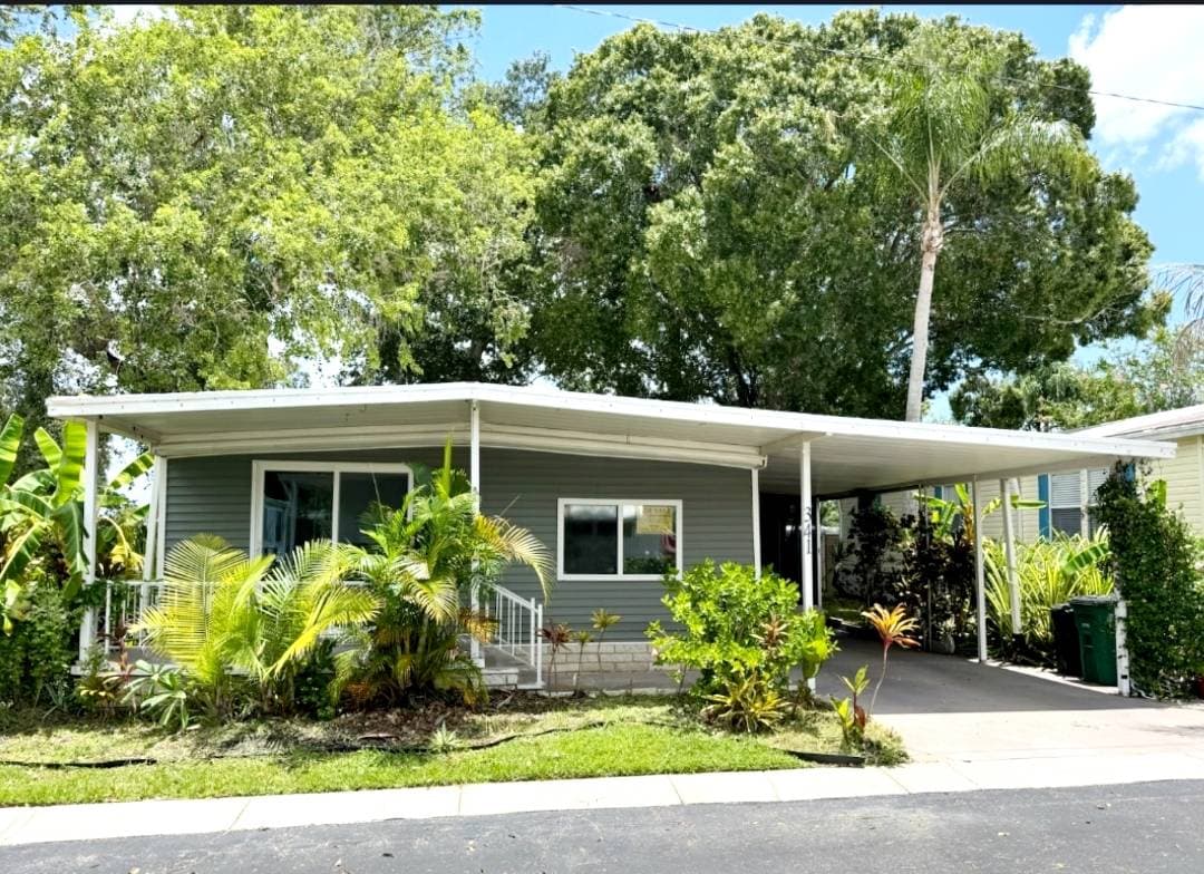 Manufactured home in Safety Harbor, FL 34695