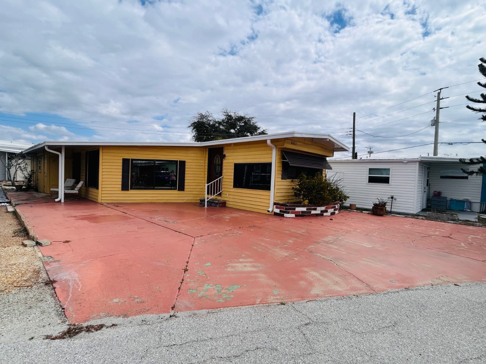 Manufactured home in Bradenton, FL 34207