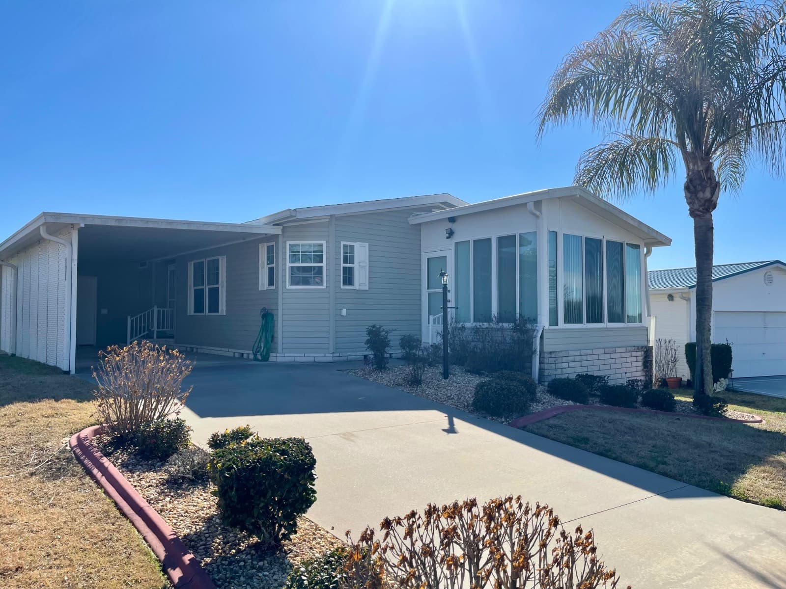 Manufactured home in Lady Lake, FL 32159