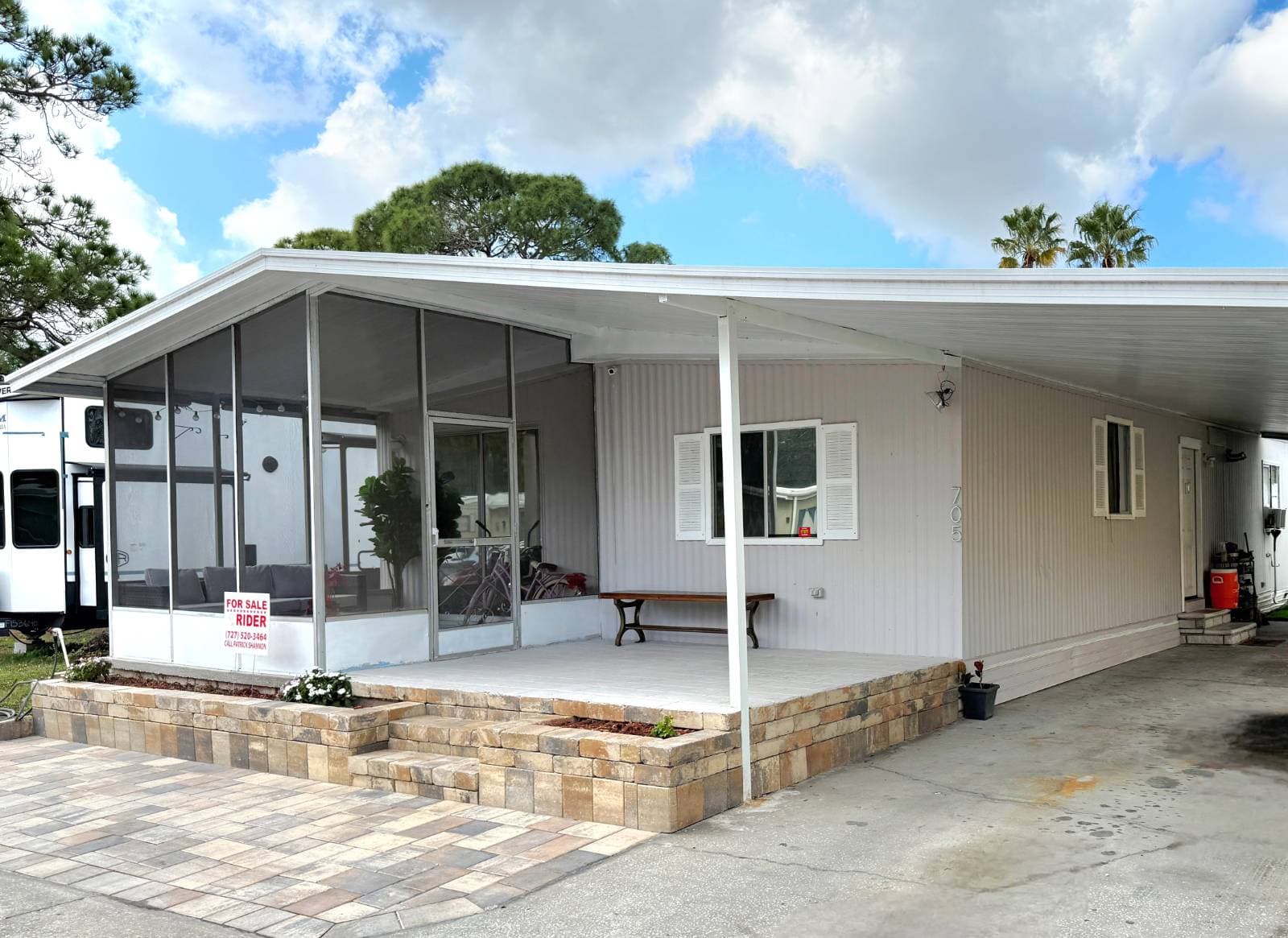 Manufactured home in Largo, FL 33771