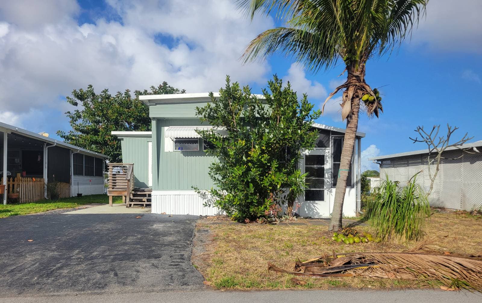 Manufactured home in West Palm Beach, FL 33404