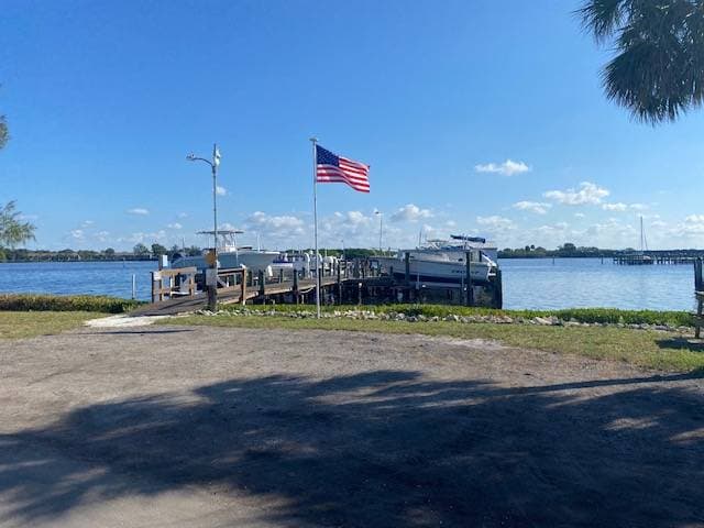 Manufactured home in Bradenton, FL 34208