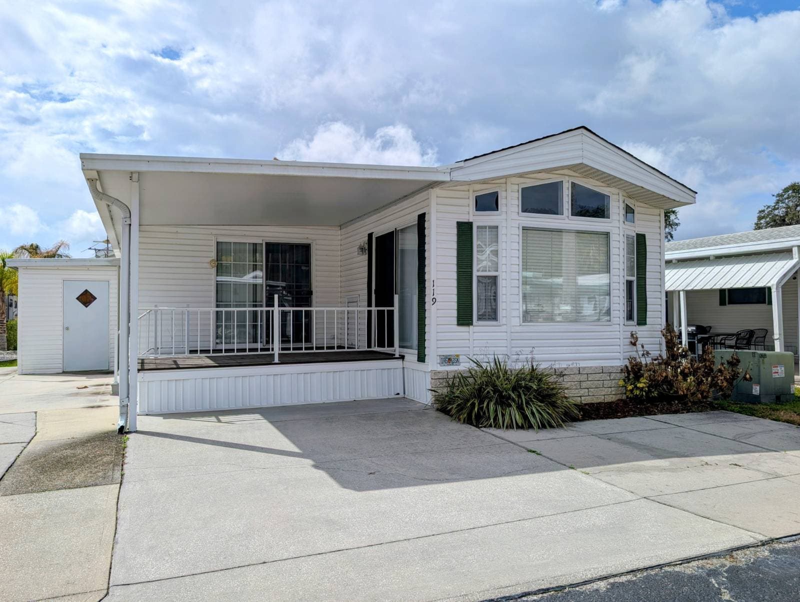 Manufactured home in Zephyrhills, FL 33541