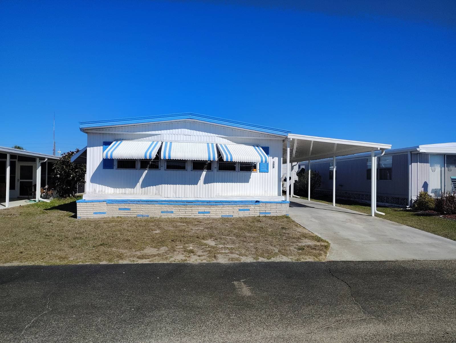 Manufactured home in Nokomis, FL 34275