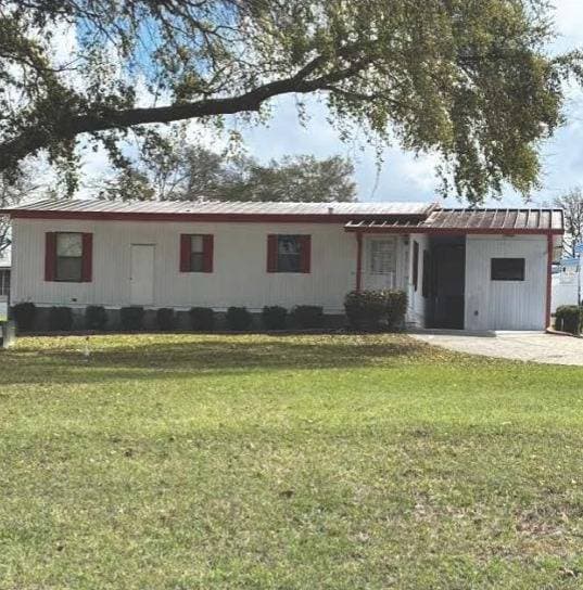 Manufactured home in Ocala, FL 34472