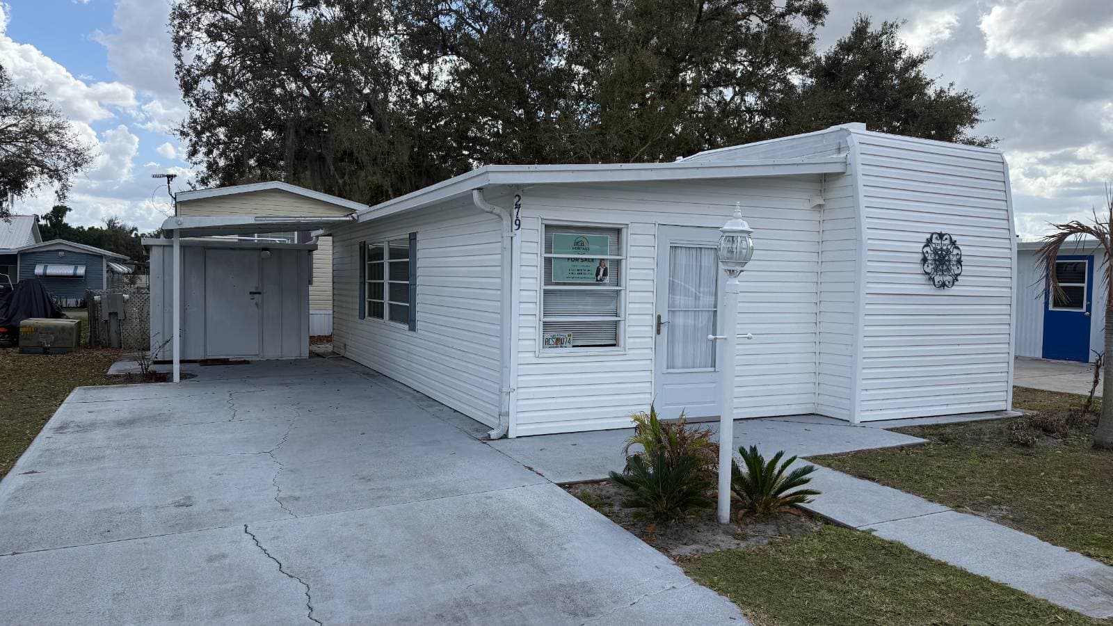 Manufactured home in Labelle, FL 33935