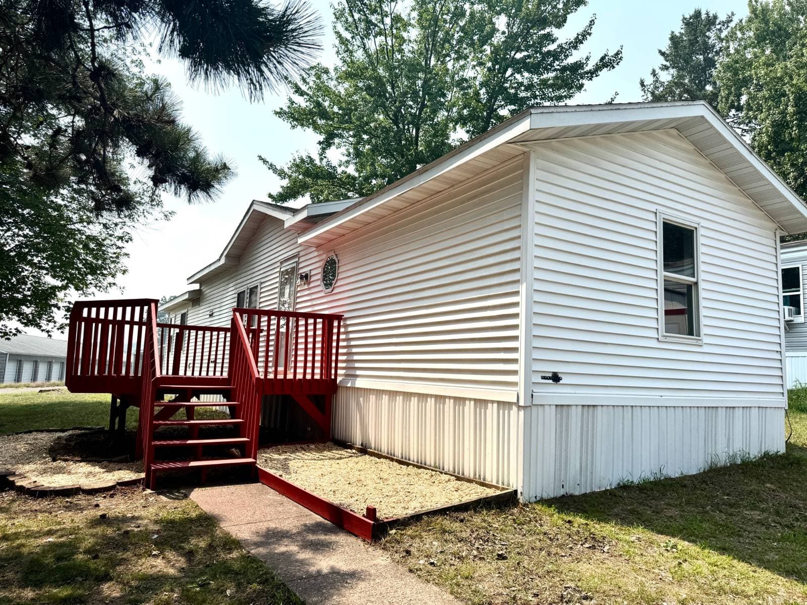 Manufactured home in Altoona, WI 54720