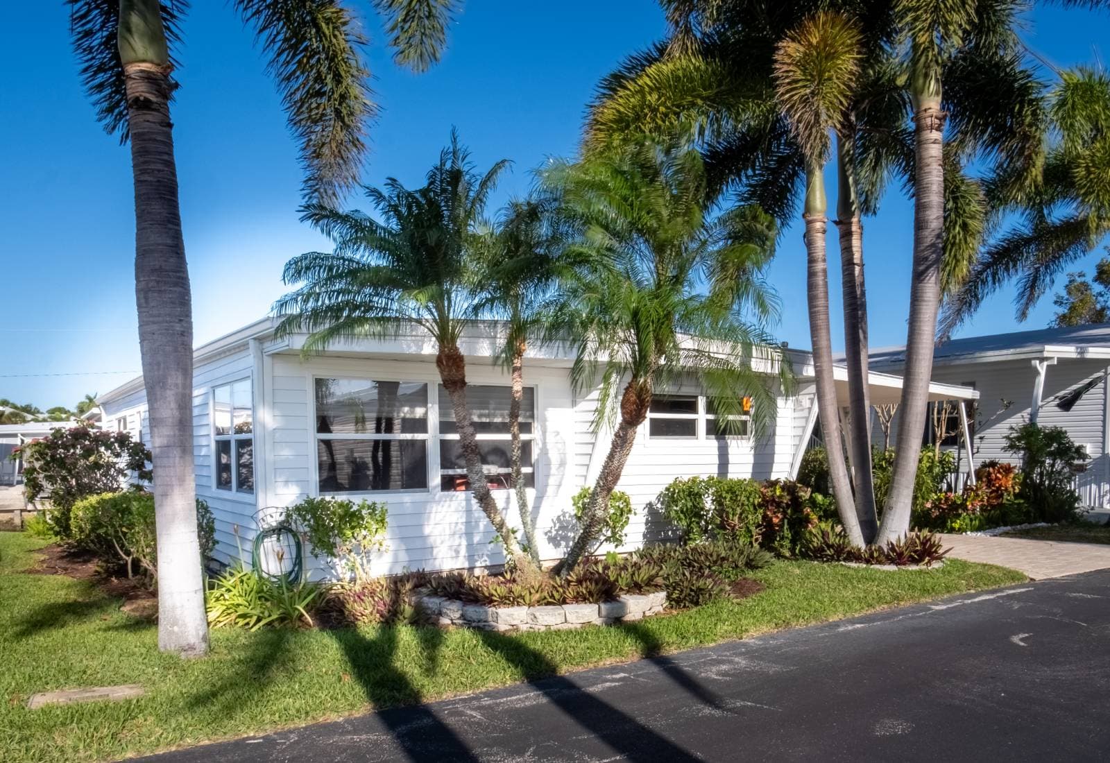 Manufactured home in Naples, FL 34112