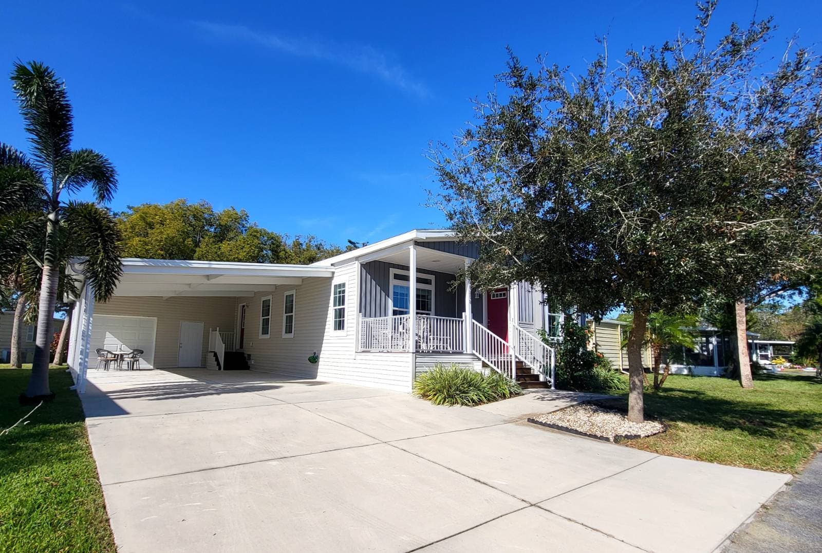 Manufactured home in Sarasota, FL 34233