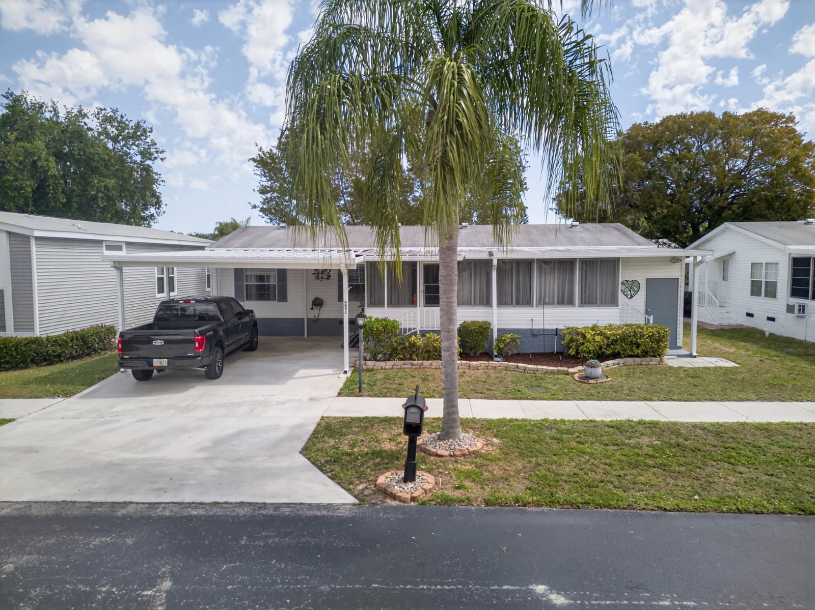Manufactured home in Coconut Creek, FL 33073