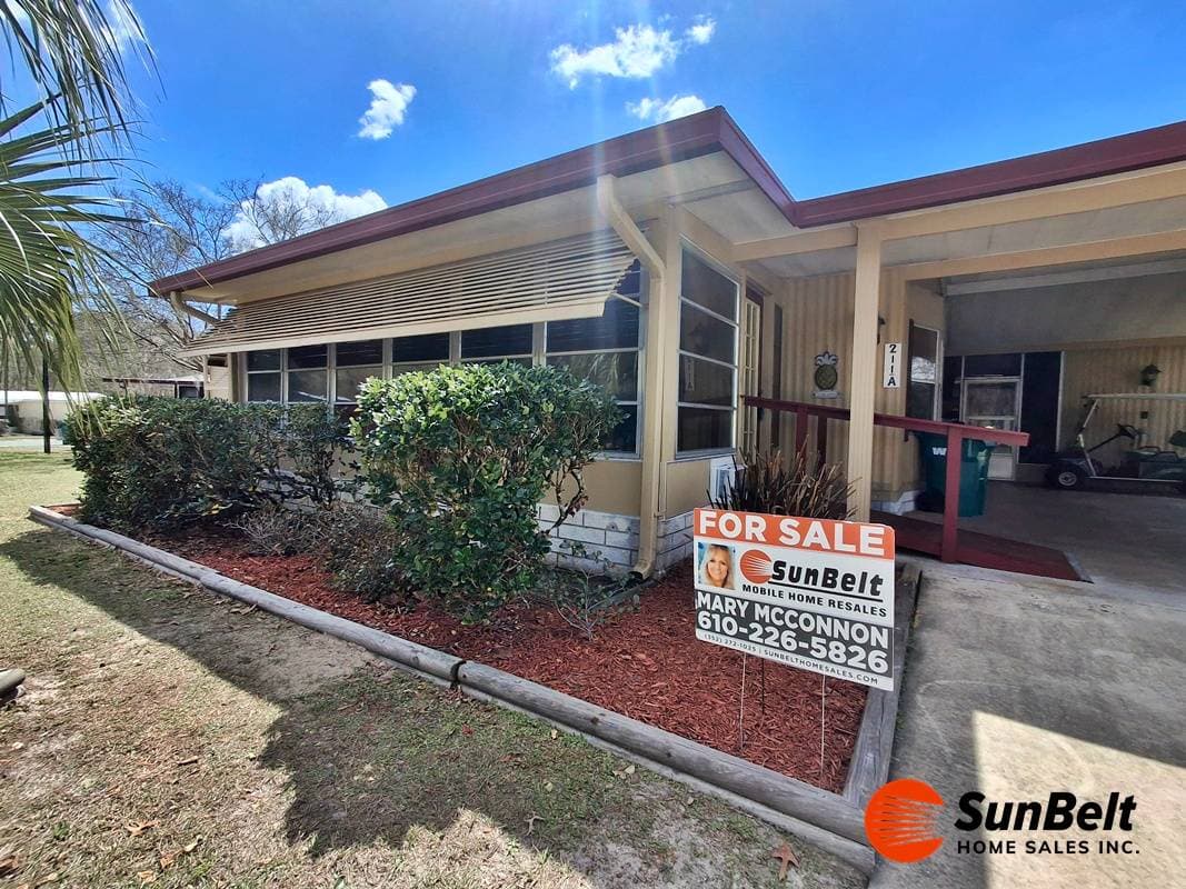 Manufactured home in Ocala, FL 34472