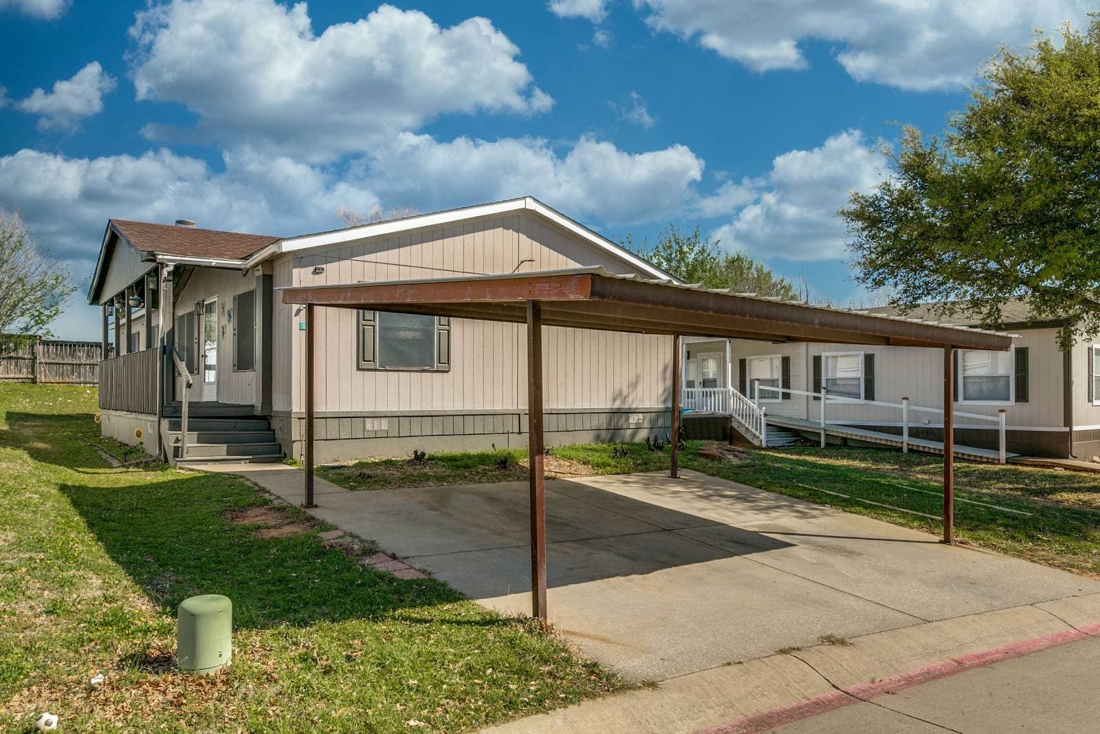 Manufactured home in Euless, TX 76040