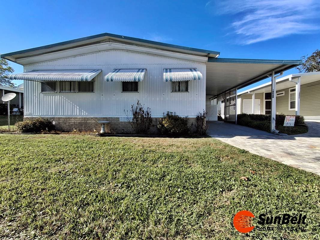 Manufactured home in Ocala, FL 34472