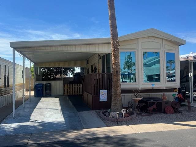 Manufactured home in Mesa, AZ 85205