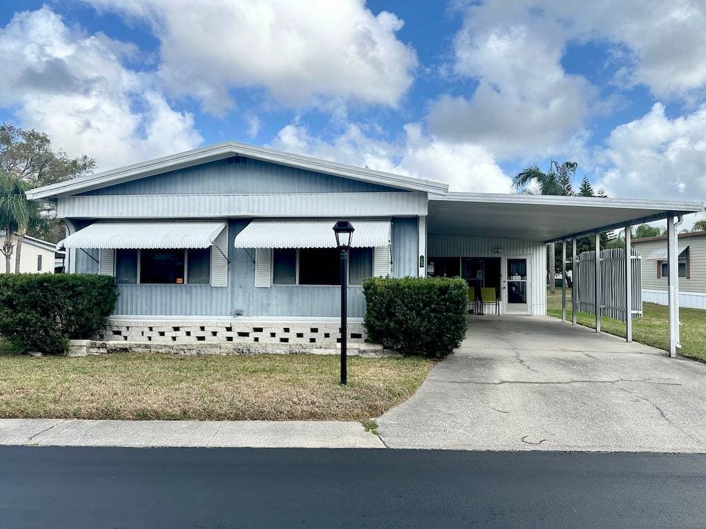 Manufactured home in Lakeland, FL 33813