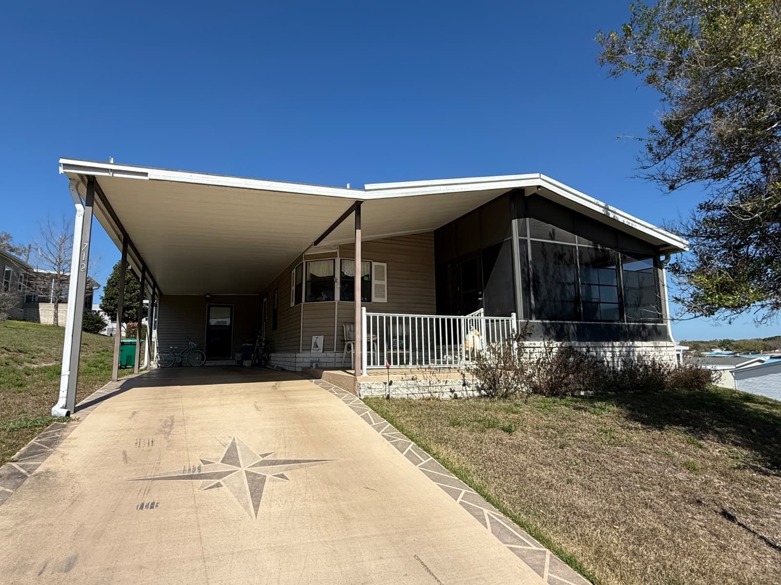 Manufactured home in Lady Lake, FL 32159