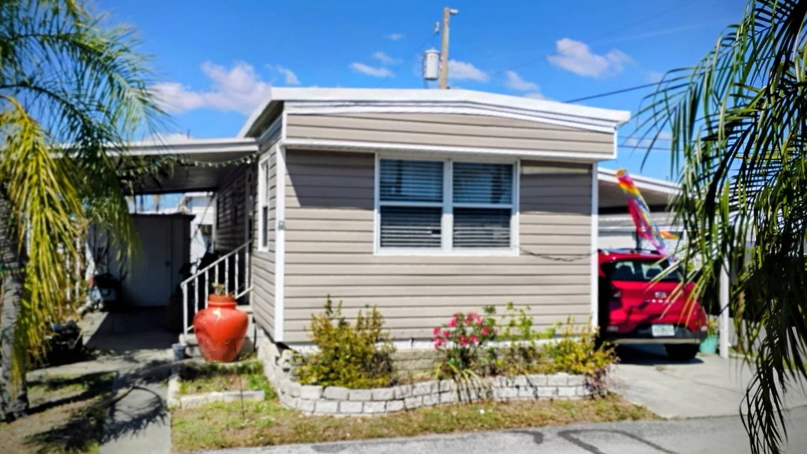 Manufactured home in St Petersburg, FL 33713