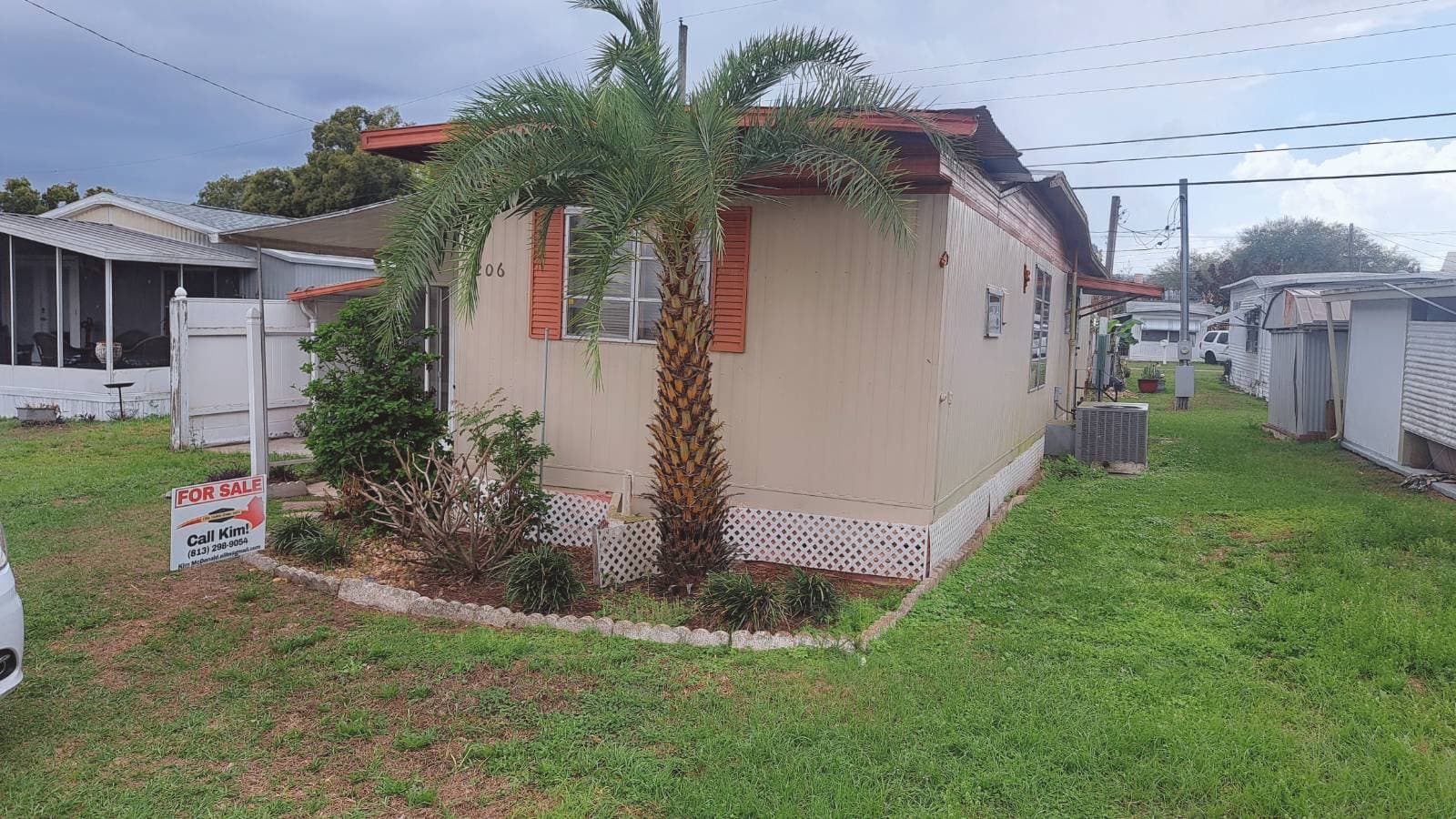 Manufactured home in Brandon, FL 33594
