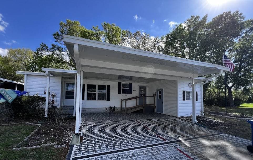 Manufactured home in Winter Haven, FL 33881