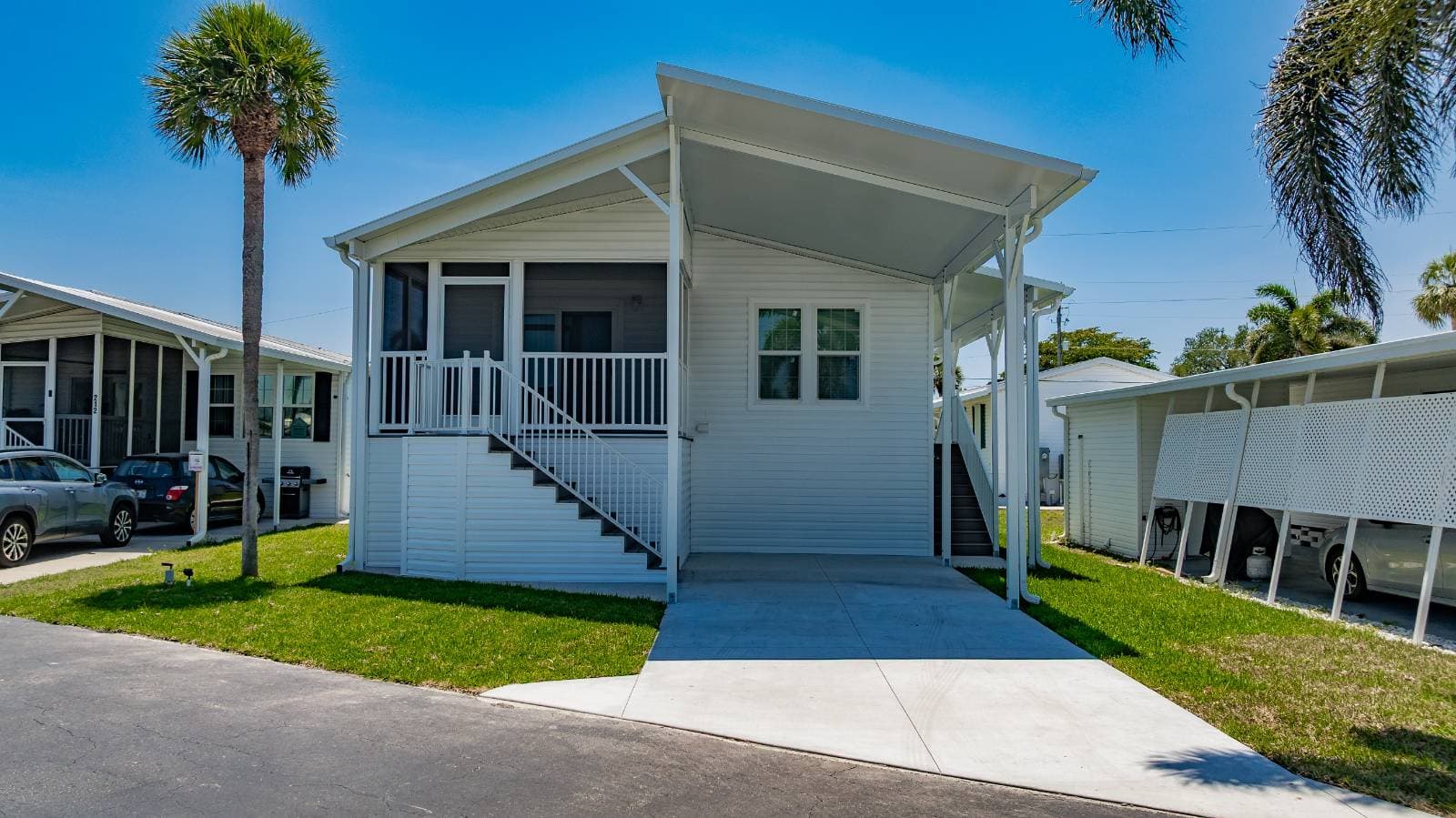 Manufactured home in Naples, FL 34112