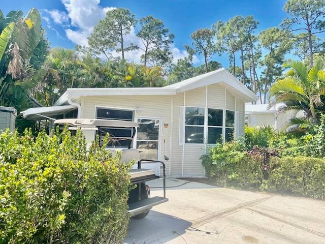 Manufactured home in Ft Myers, FL 33908