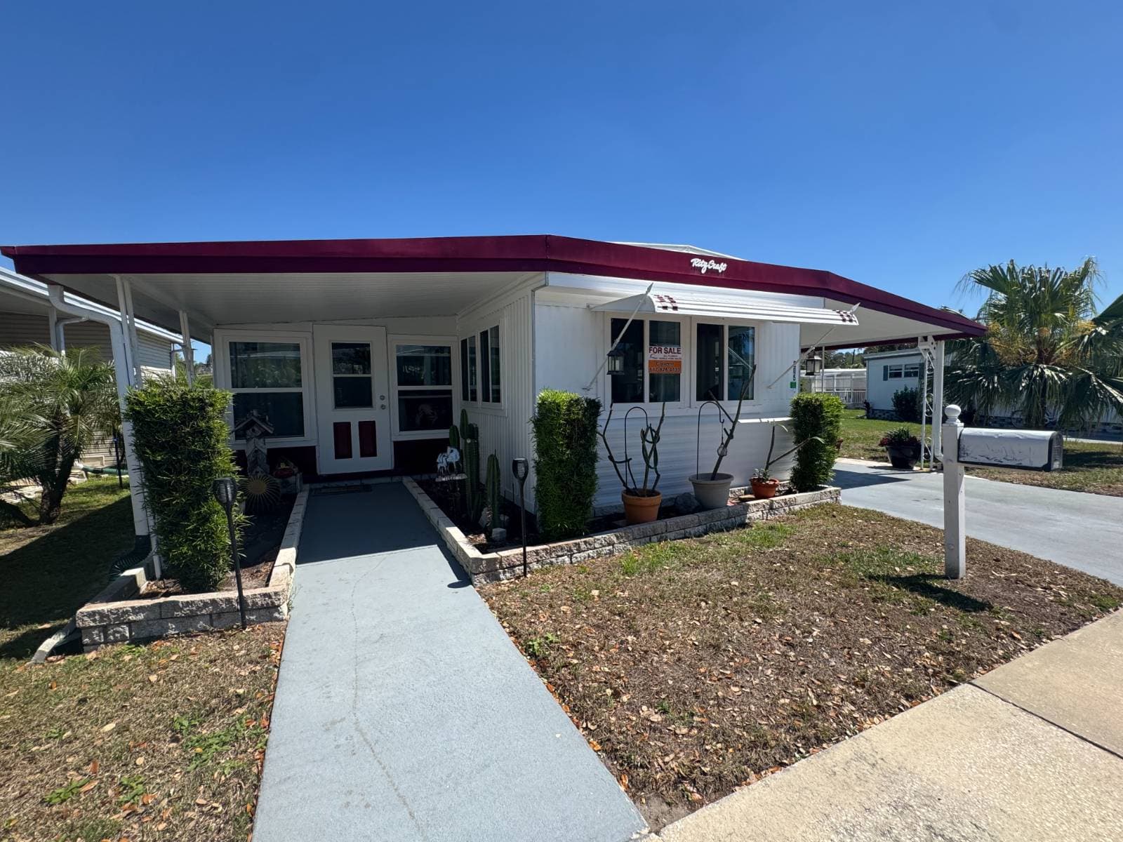 Manufactured home in Dunedin, FL 34698