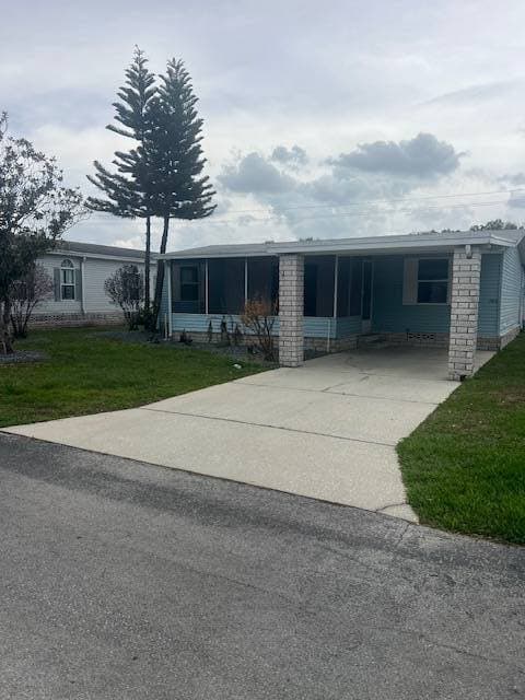 Manufactured home in Auburndale, FL 33823