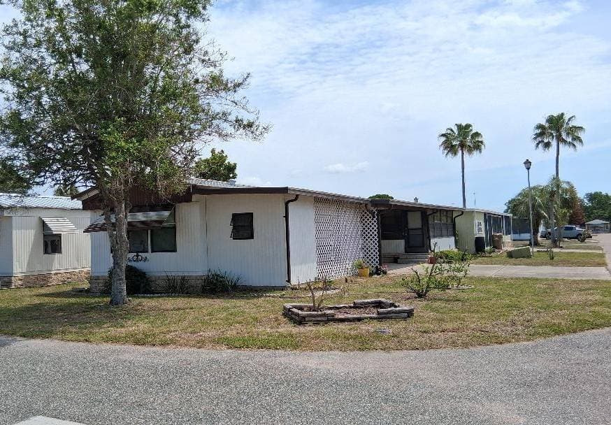 Manufactured home in Fruitland Park, FL 34731