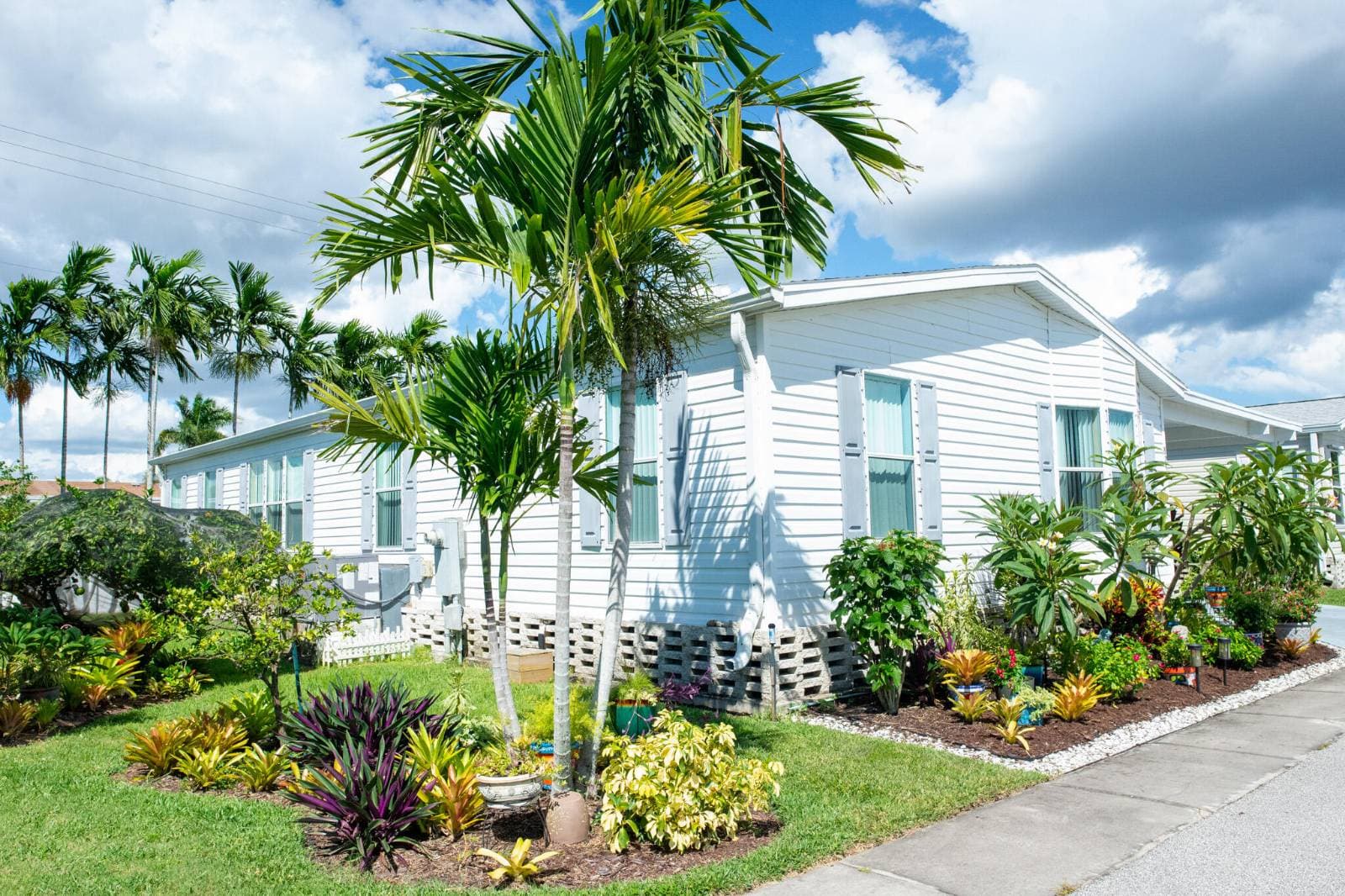 Manufactured home in Naples, FL 34113