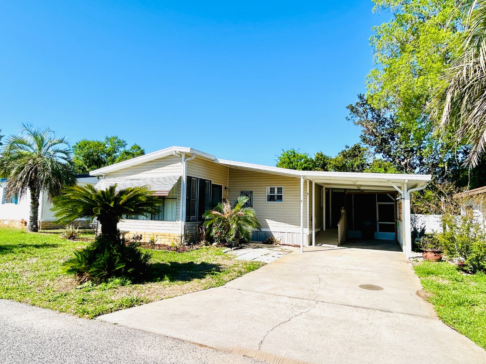 Manufactured home in Leesburg, FL 34748