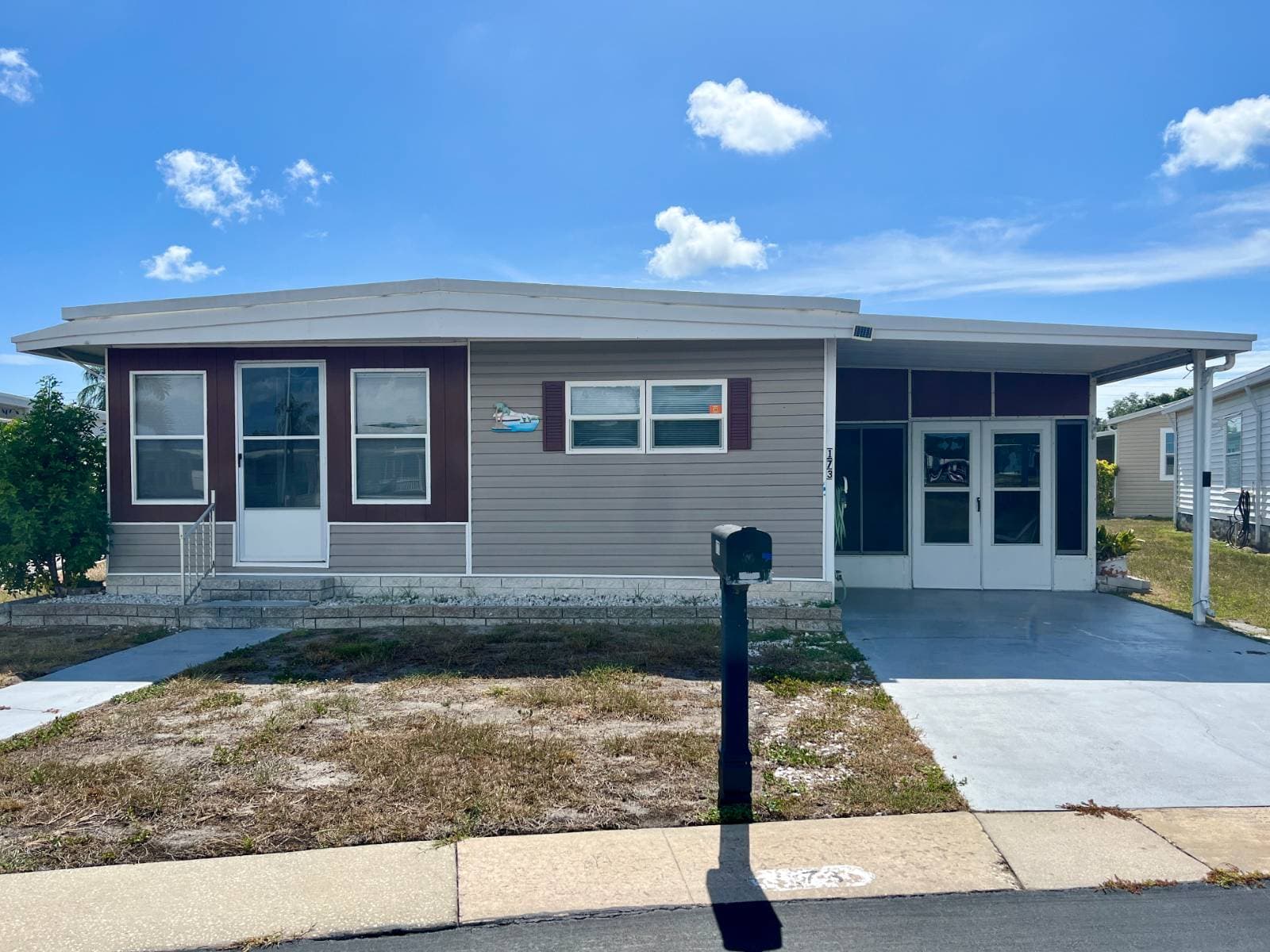 Manufactured home in Largo, FL 33773