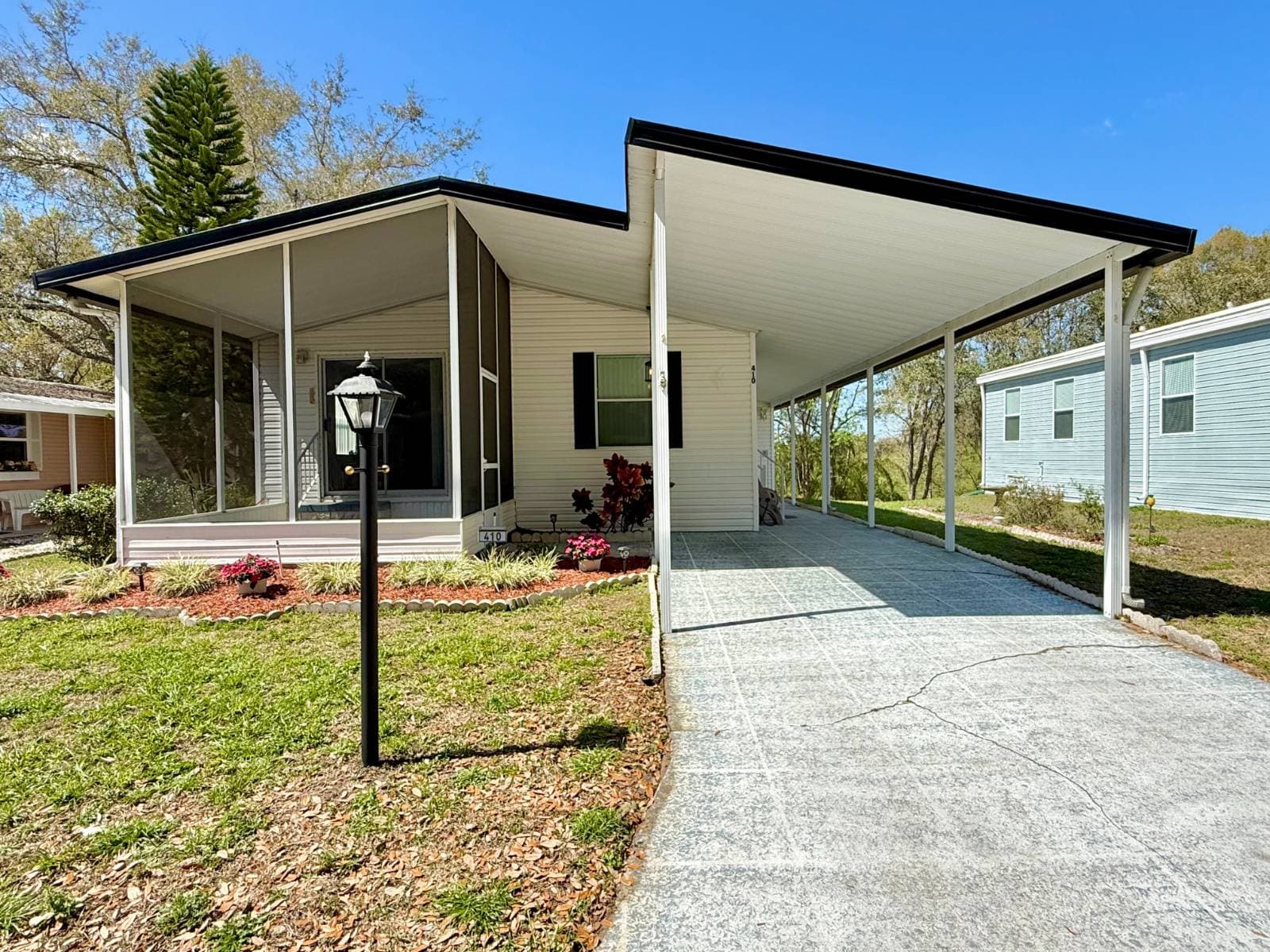 Manufactured home in Valrico, FL 33594