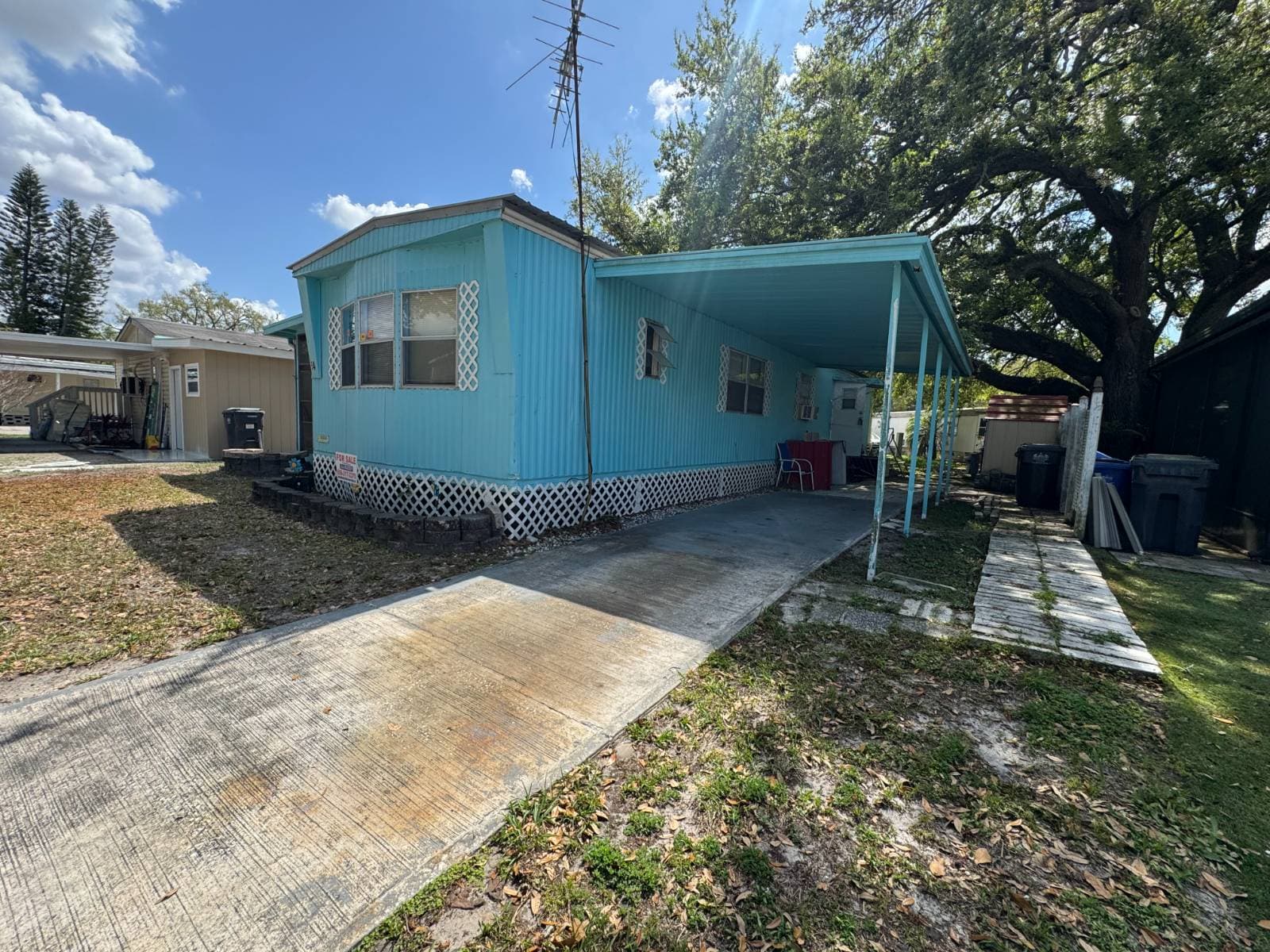 Manufactured home in Tampa, FL 33613