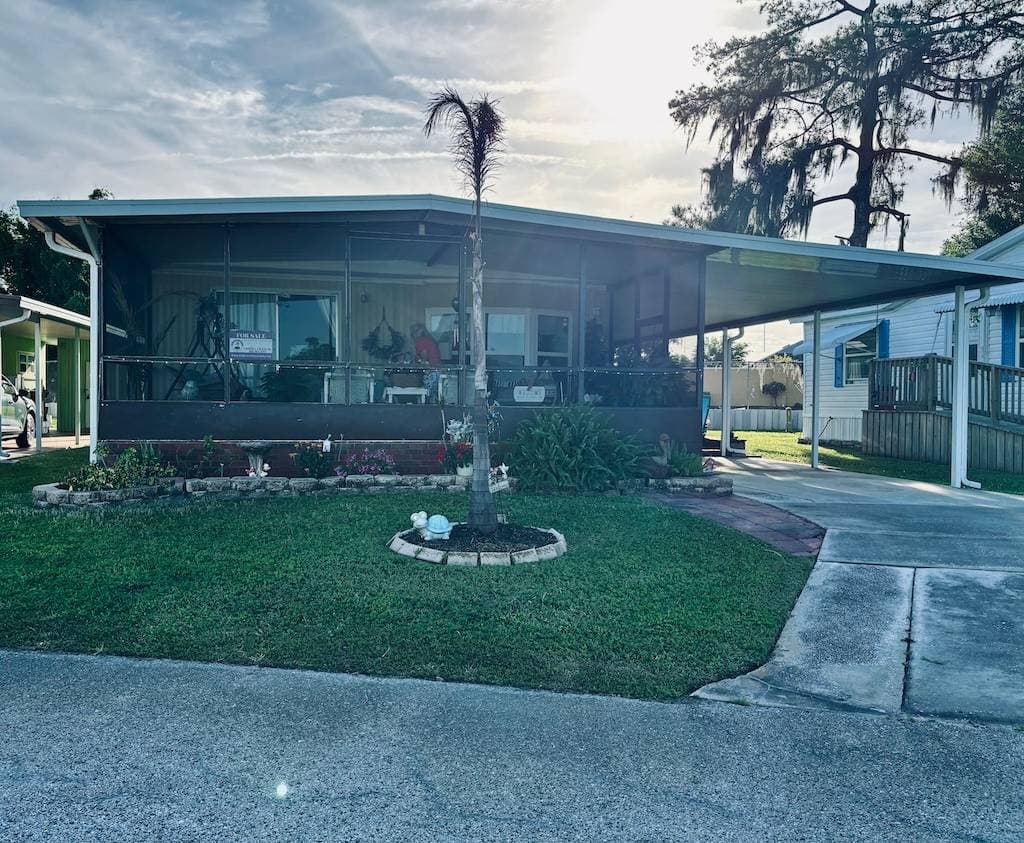 Manufactured home in Winter Haven, FL 33880