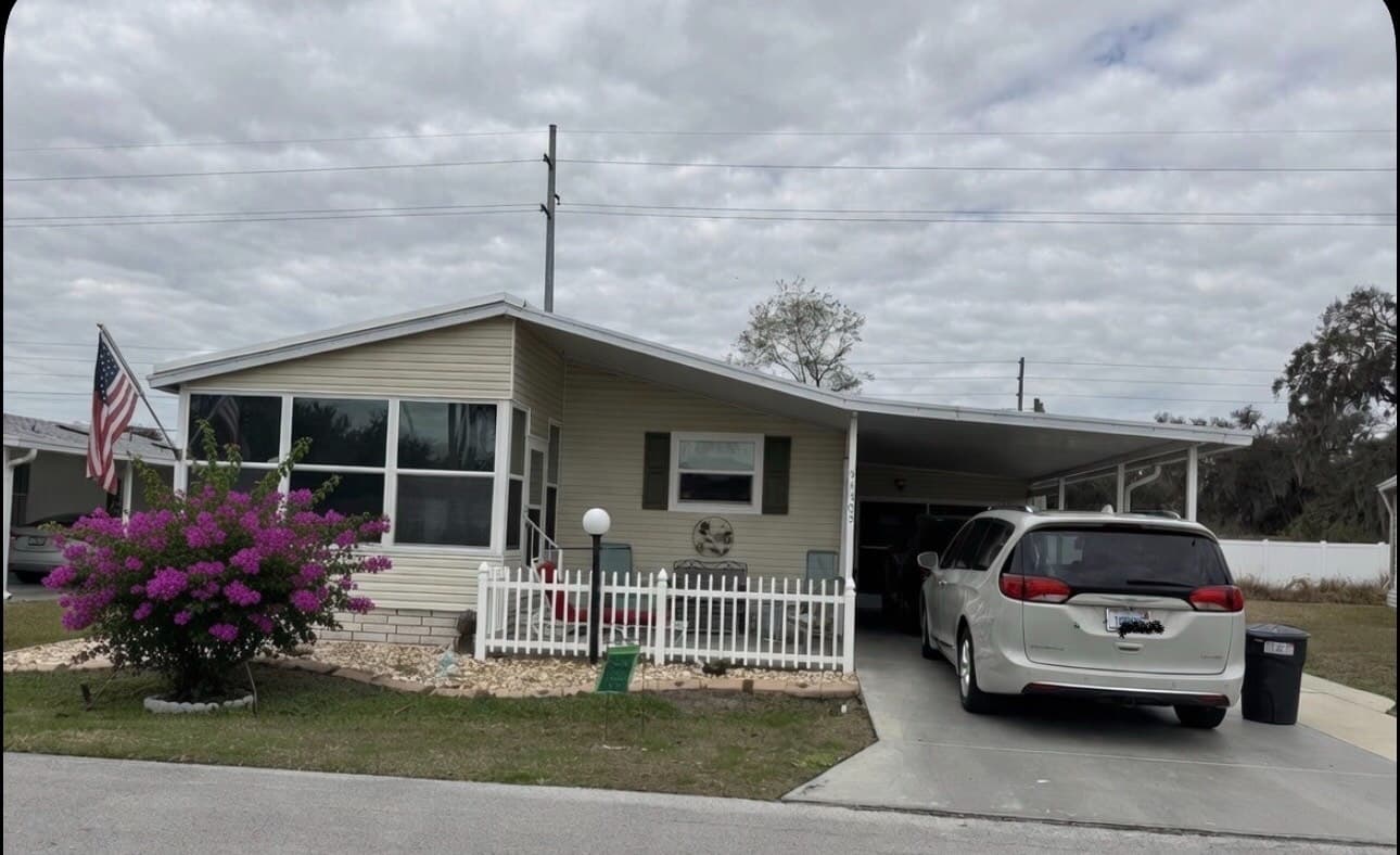 Manufactured home in Zephyrhills, FL 33541