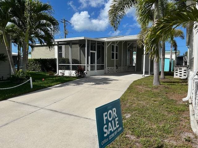 Manufactured home in Naples, FL 34110