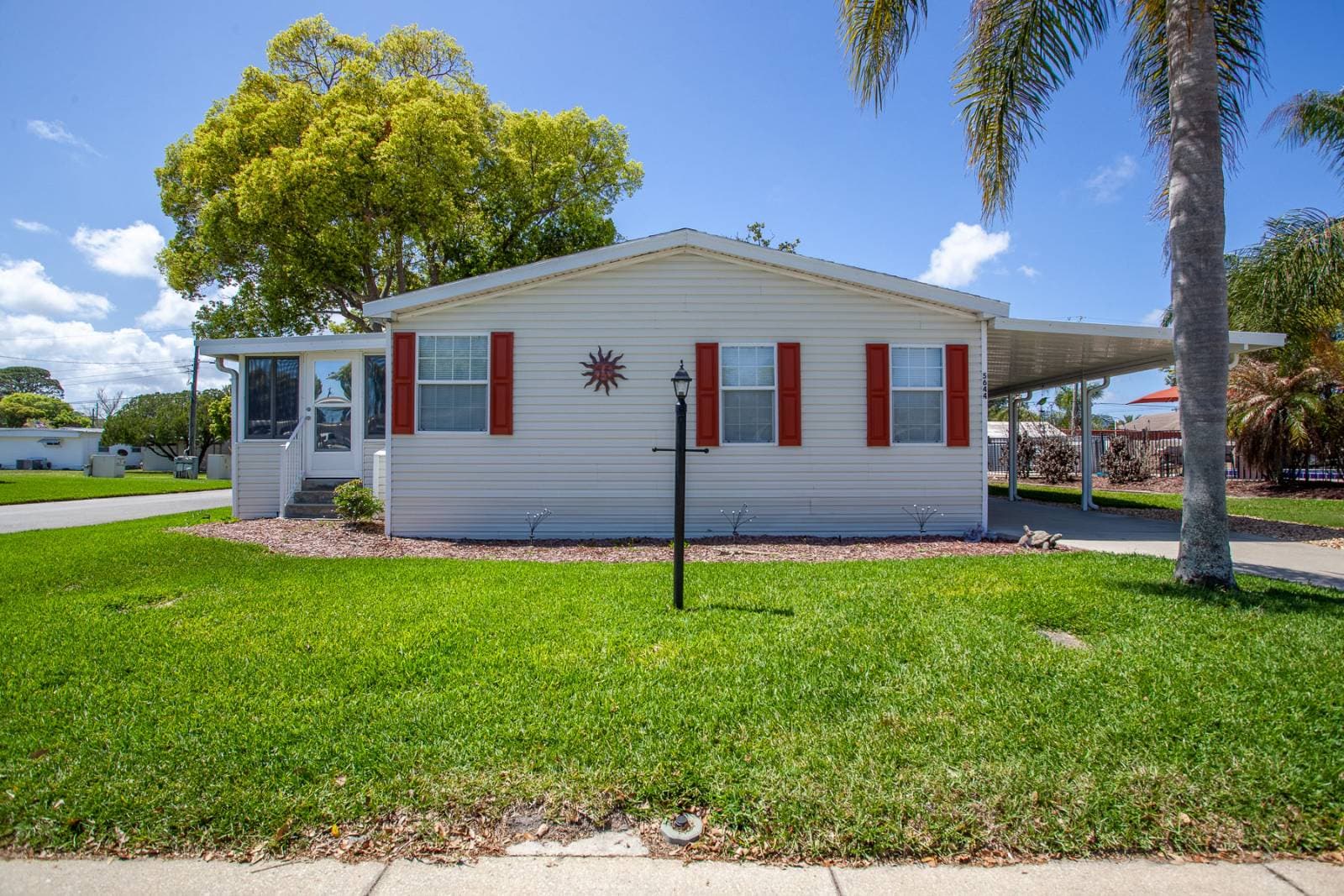 Manufactured home in Port Orange, FL 32127